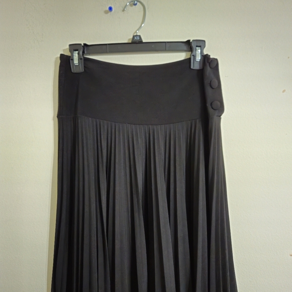 Junee Drop Waist Pleated  Skirt - Picture 4 of 6